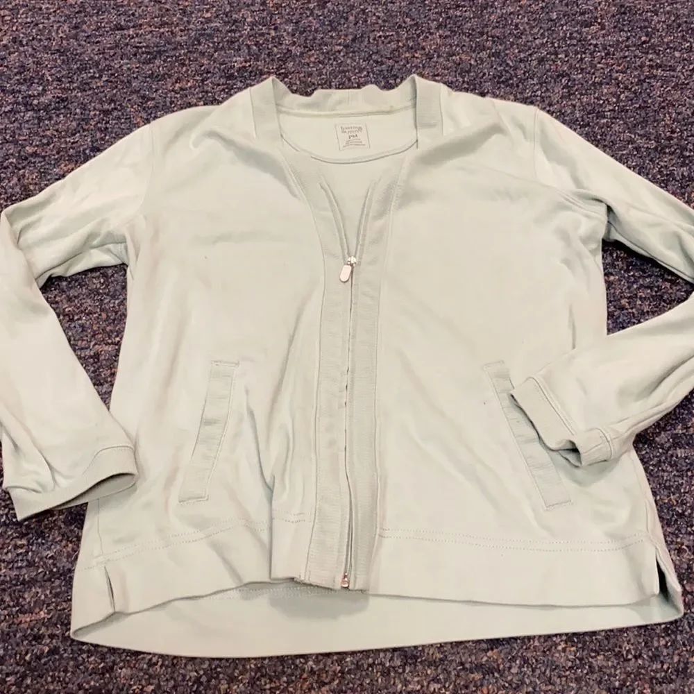 Hasting & Smith light Green Zip up top sz. M